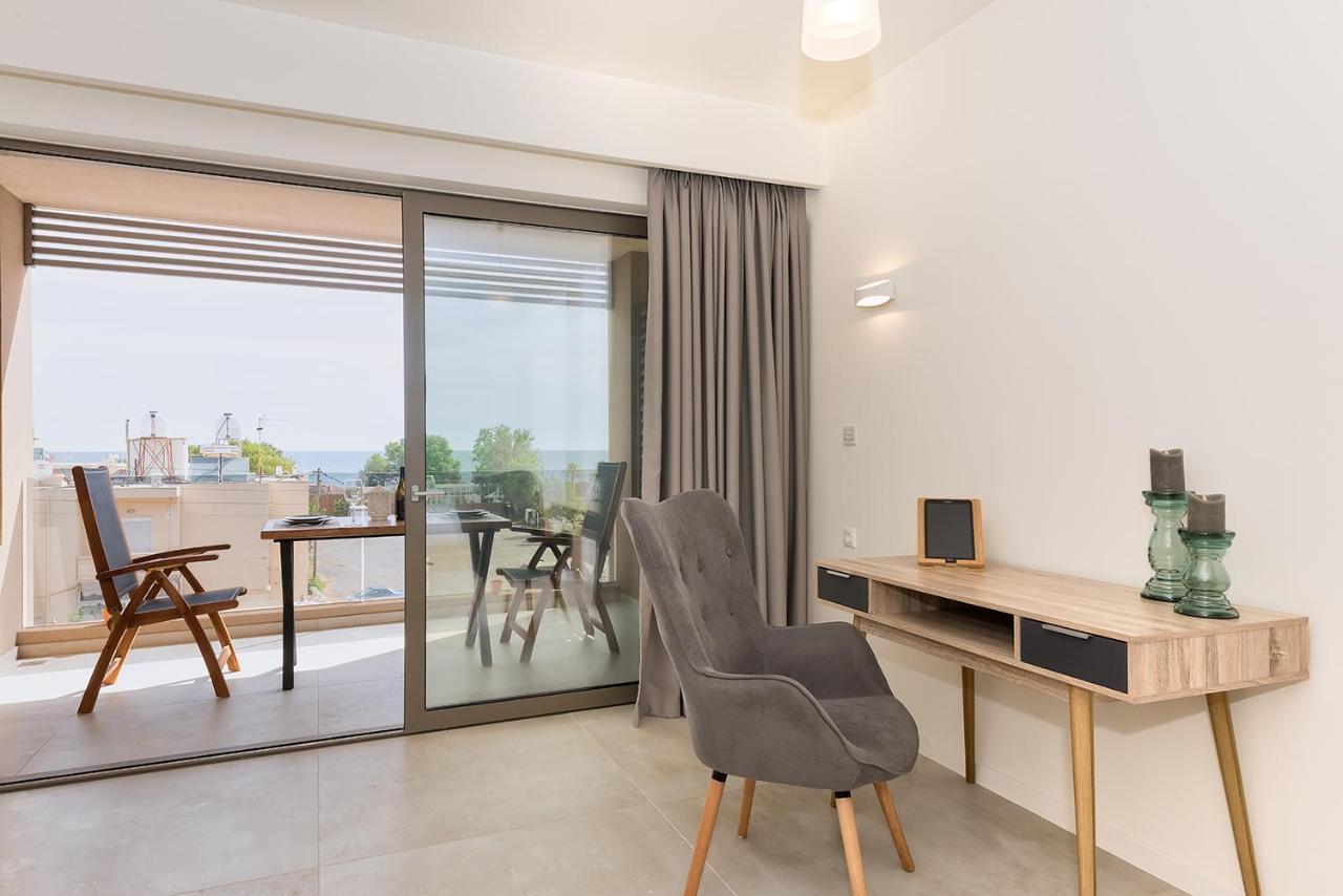 Lilium Luxury Suites Agia Marina Exteriör bild