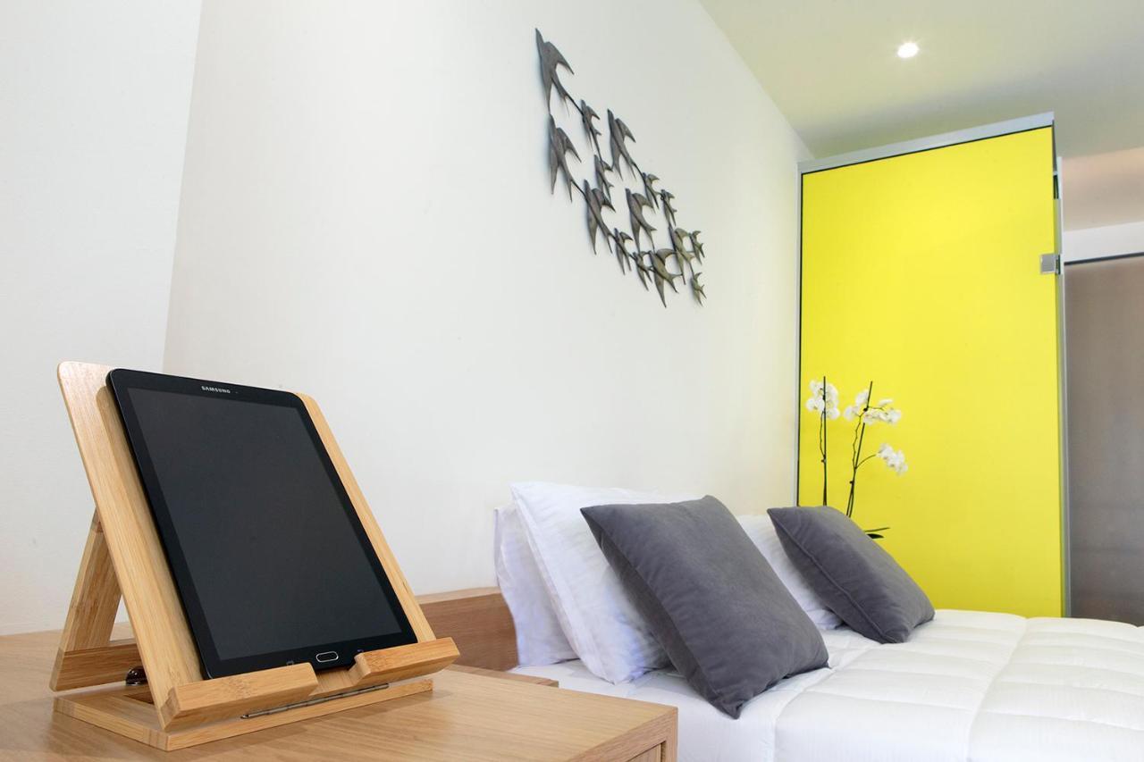 Lilium Luxury Suites Agia Marina Exteriör bild