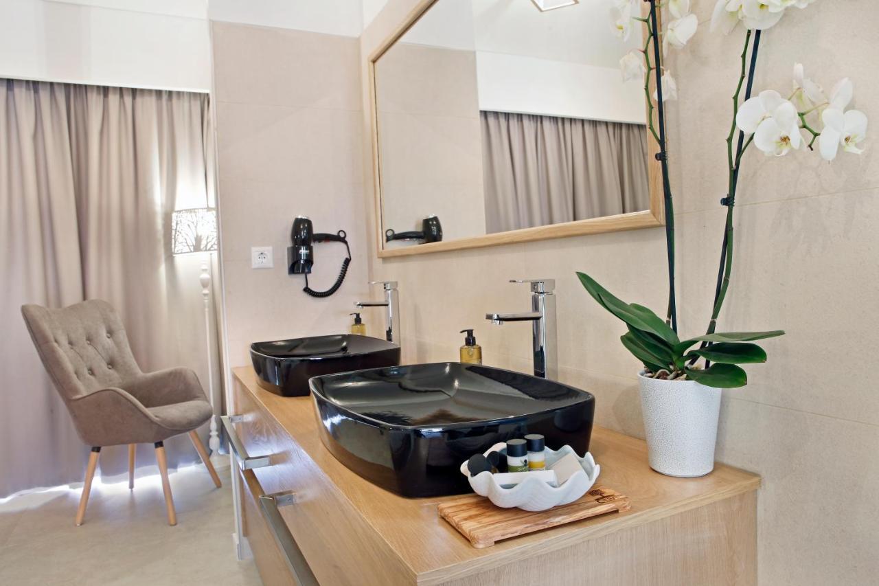 Lilium Luxury Suites Agia Marina Exteriör bild