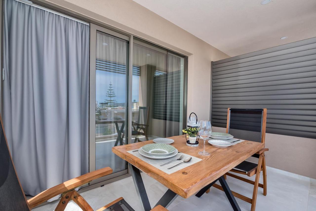 Lilium Luxury Suites Agia Marina Exteriör bild