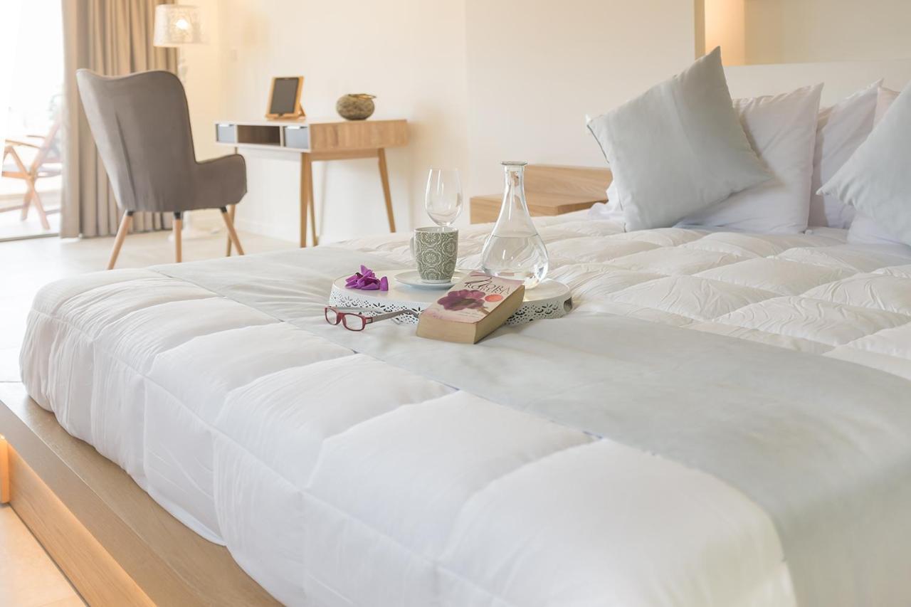 Lilium Luxury Suites Agia Marina Exteriör bild