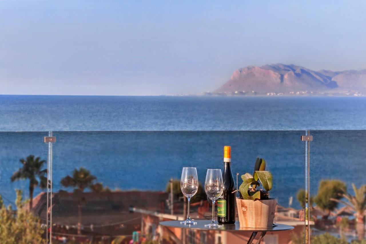 Lilium Luxury Suites Agia Marina Exteriör bild