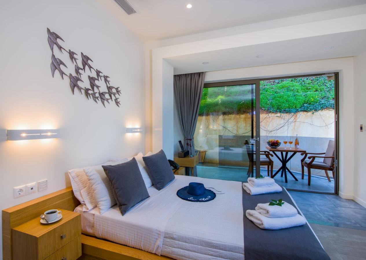 Lilium Luxury Suites Agia Marina Exteriör bild