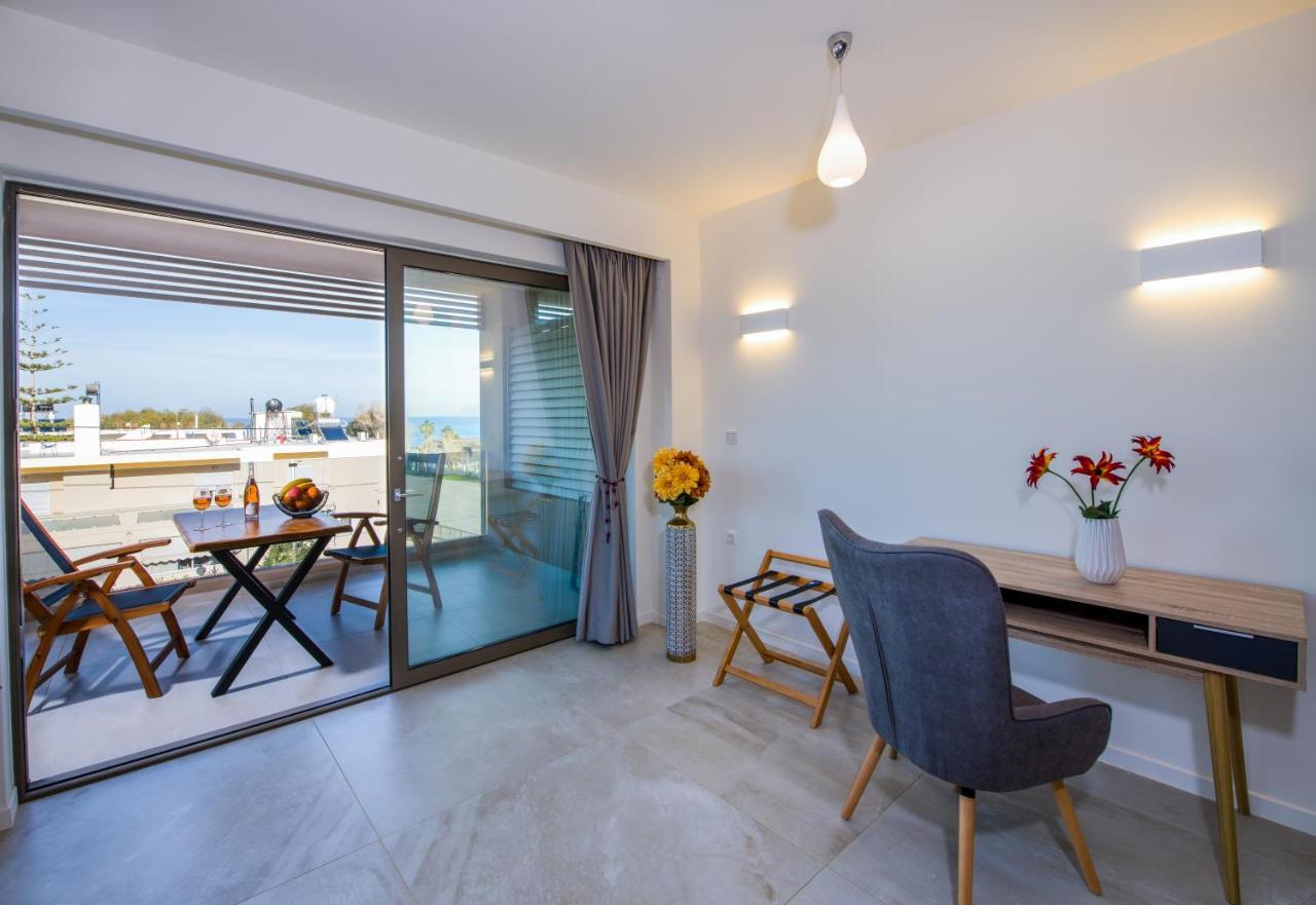 Lilium Luxury Suites Agia Marina Exteriör bild