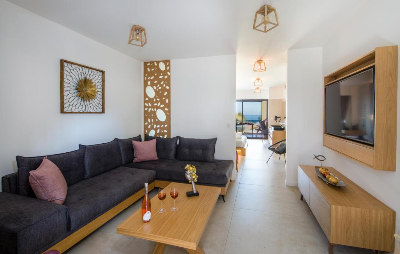 Lilium Luxury Suites Agia Marina Exteriör bild