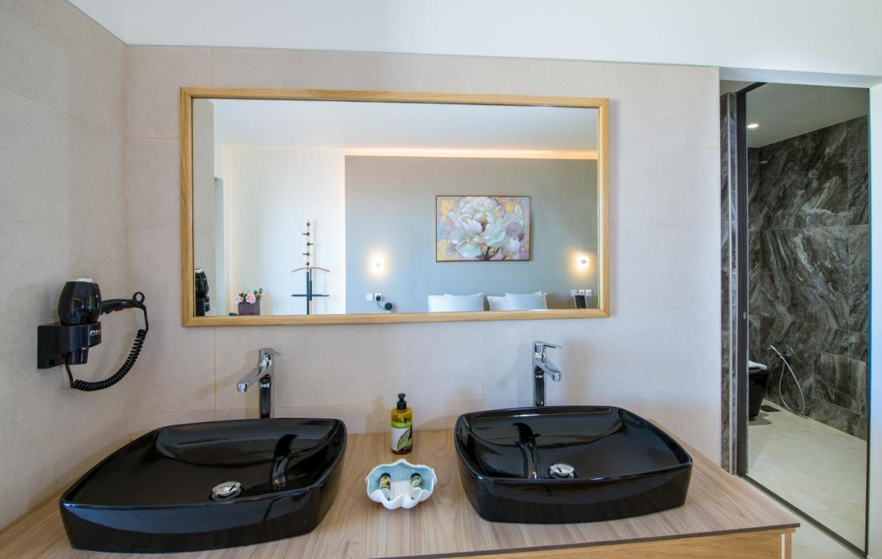 Lilium Luxury Suites Agia Marina Exteriör bild
