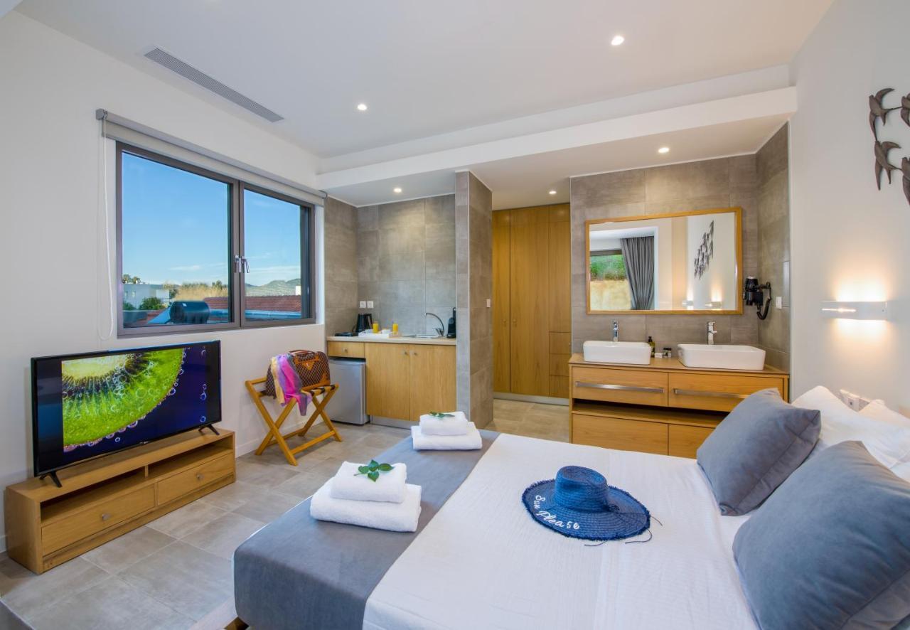 Lilium Luxury Suites Agia Marina Exteriör bild