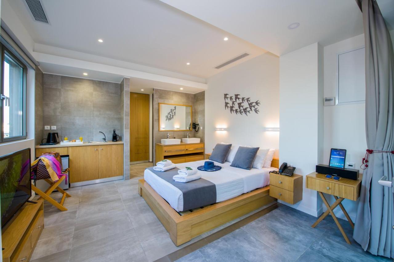 Lilium Luxury Suites Agia Marina Exteriör bild