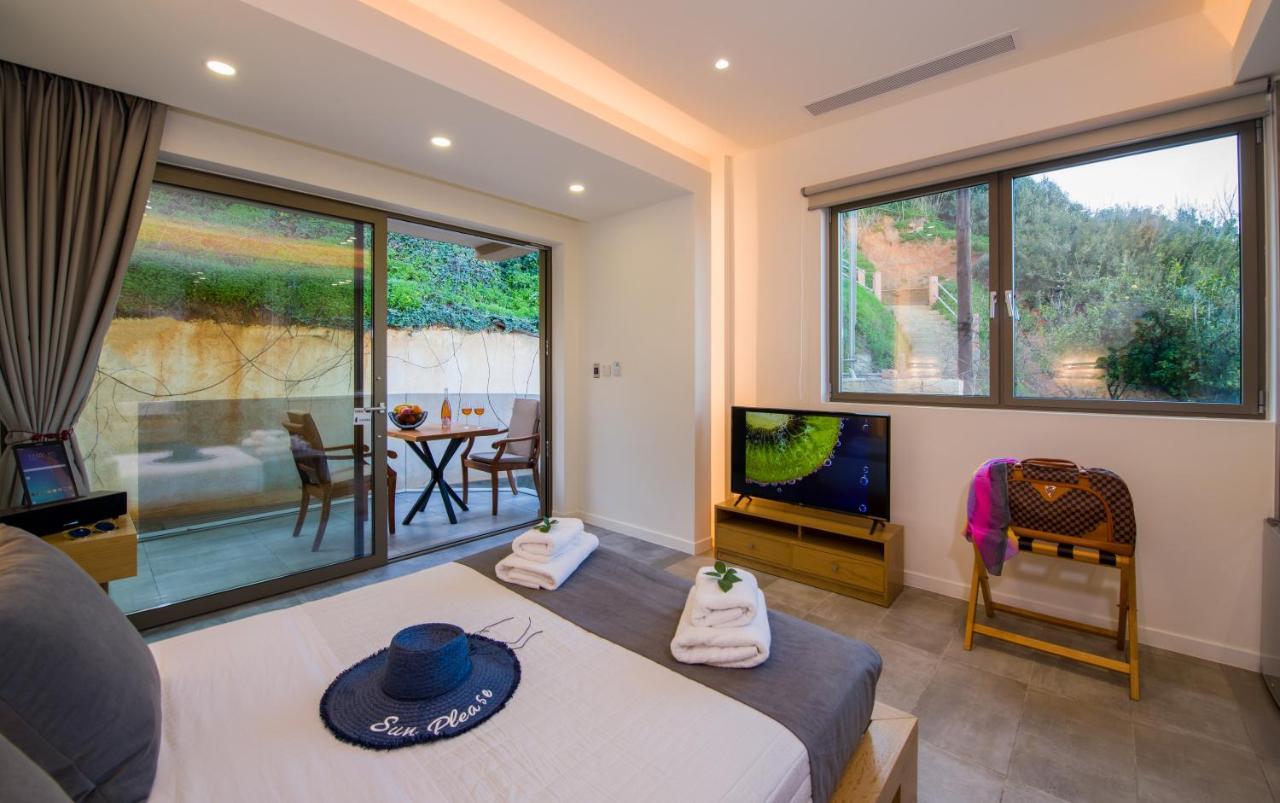 Lilium Luxury Suites Agia Marina Exteriör bild