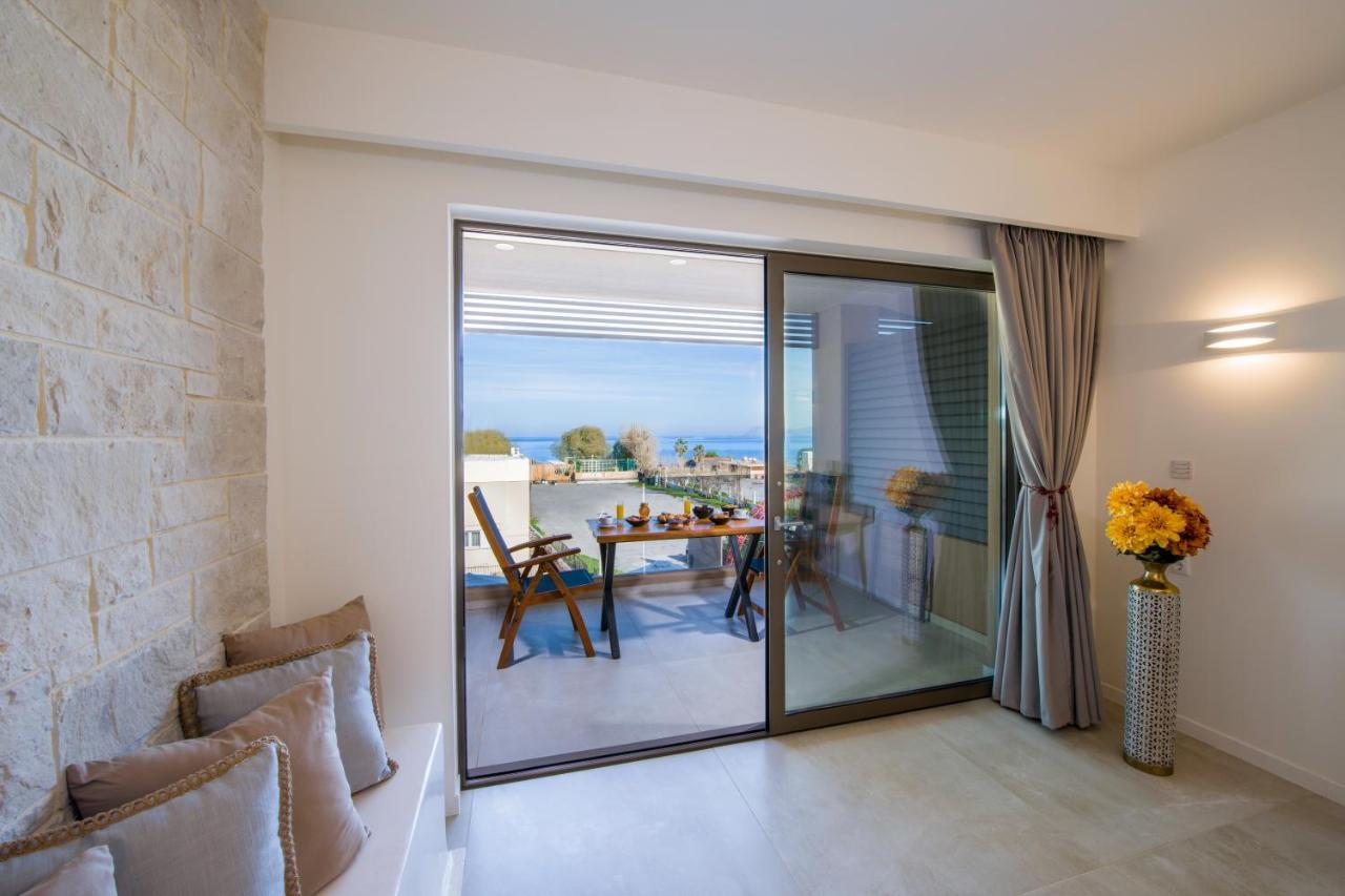 Lilium Luxury Suites Agia Marina Exteriör bild