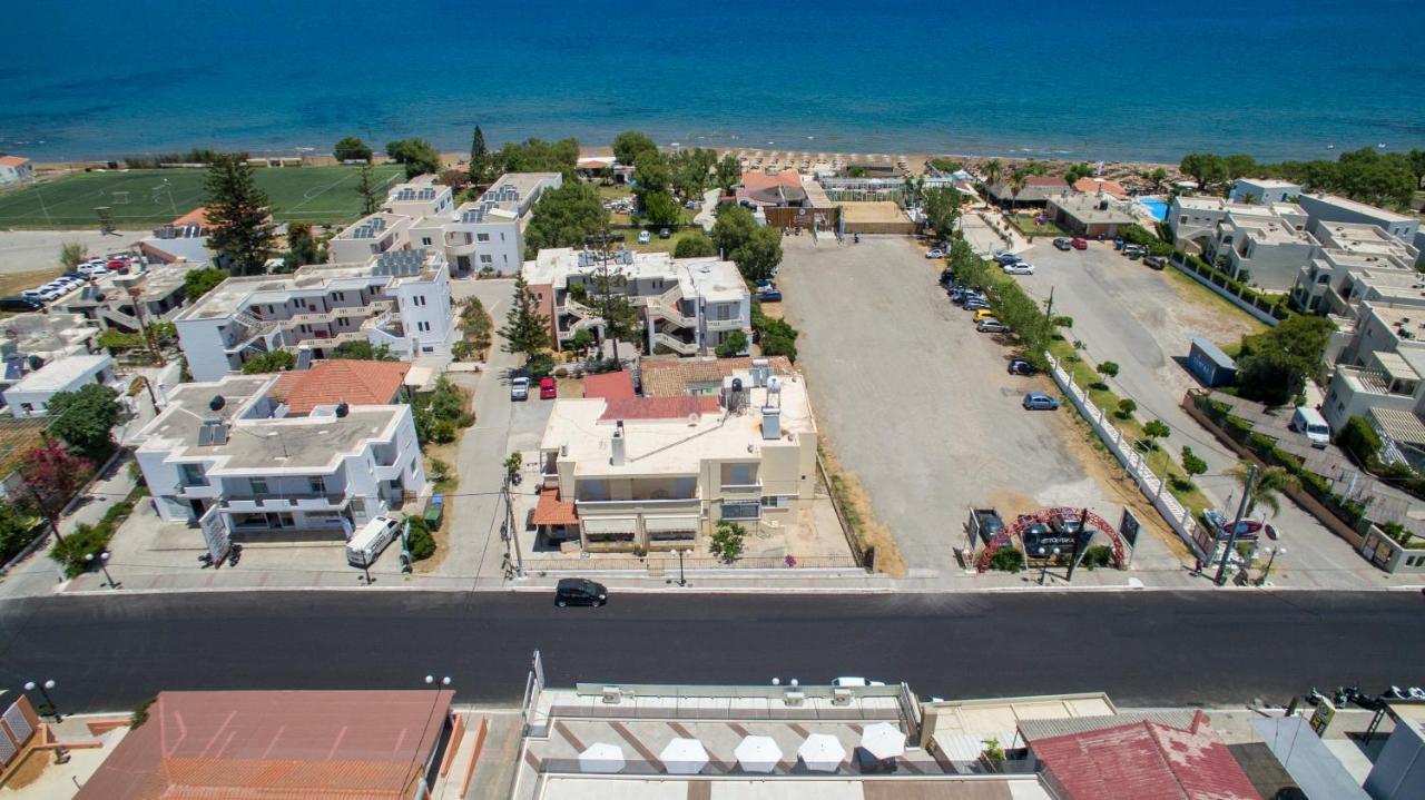 Lilium Luxury Suites Agia Marina Exteriör bild