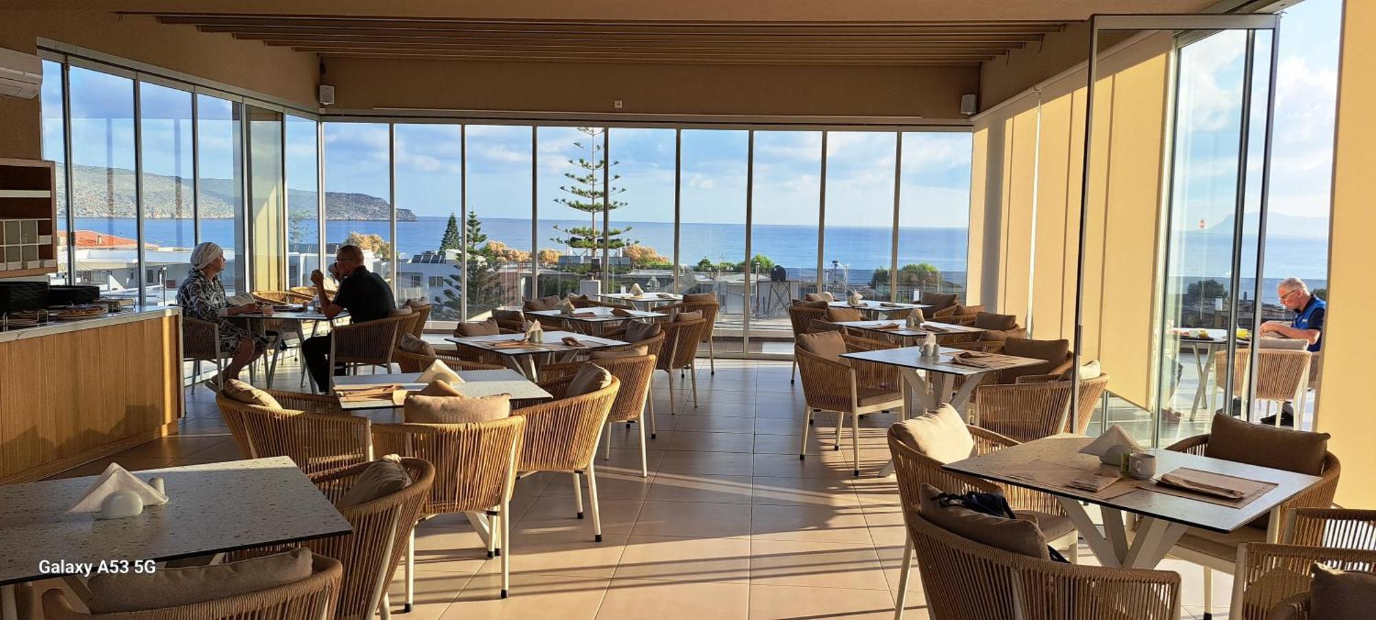 Lilium Luxury Suites Agia Marina Exteriör bild