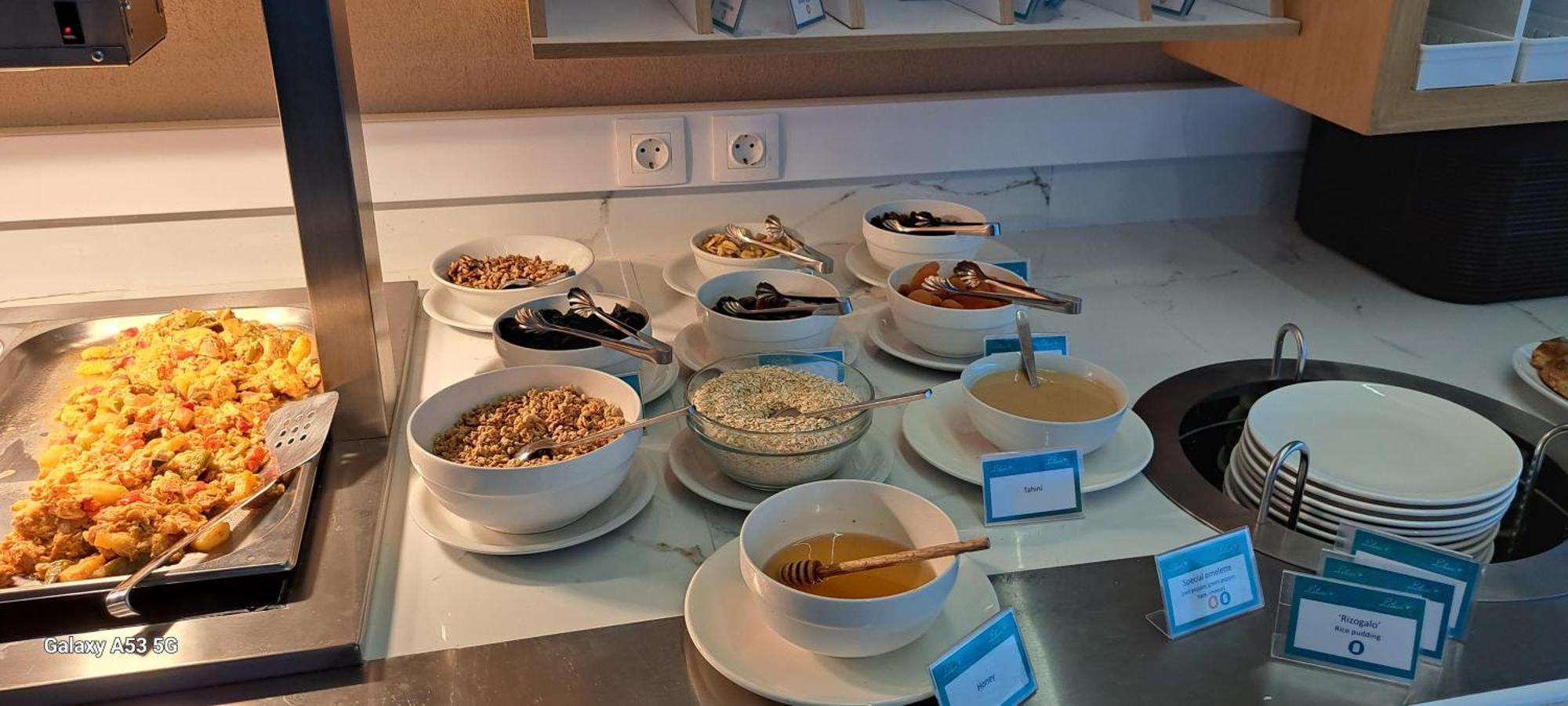Lilium Luxury Suites Agia Marina Exteriör bild